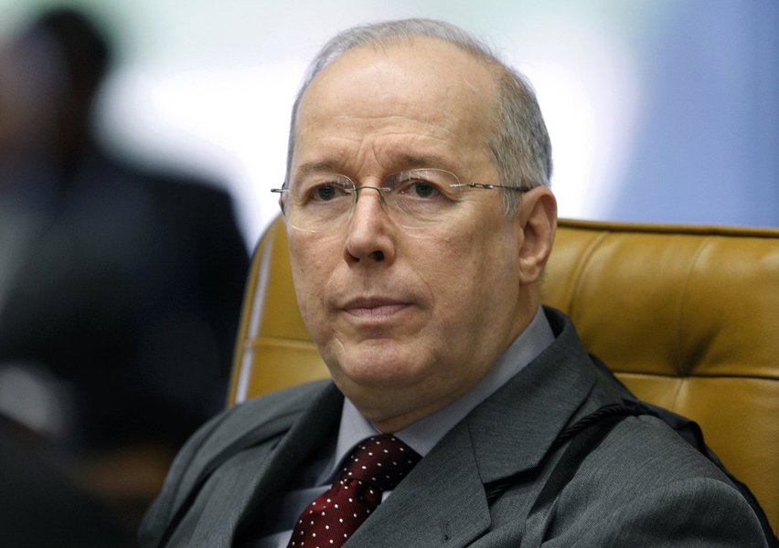 Folha da Manhã S/A questionou no STF decisão que determina a publicação nas páginas do jornal a íntegra de uma decisão condenatória por danos morais; jornal havia sido condenado por ter publicado em 2004, no caderno Folha Ribeirão, matéria que acusava um investigador de polícia de envolvimento em um homicídio; ministro Celso de Mello arquivou o caso (Foto: Gisele Federicce) Folha da Manhã S/A questionou no STF decisão que determina a publicação nas páginas do jornal a íntegra de uma decisão condenatória por danos morais; jornal havia sido condenado por ter publicado em 2004, no caderno Folha Ribeirão, matéria que acusava um investigador de polícia de envolvimento em um homicídio; ministro Celso de Mello arquivou o caso