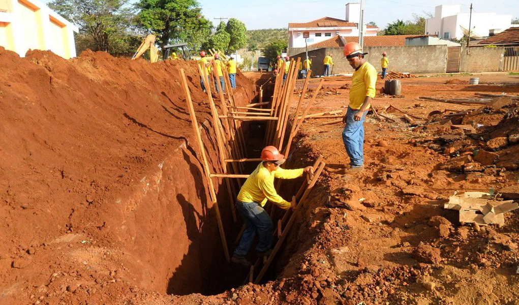 É o que aponta levantamento divulgado nesta quinta-feira 29 pelo Instituto Trata Brasil; pesquisa revela que, desse total, 23% das obras estão paralisadas, 22% atrasadas e 13% não foram iniciadas (Foto: Gisele Federicce) É o que aponta levantamento divulgado nesta quinta-feira 29 pelo Instituto Trata Brasil; pesquisa revela que, desse total, 23% das obras estão paralisadas, 22% atrasadas e 13% não foram iniciadas
