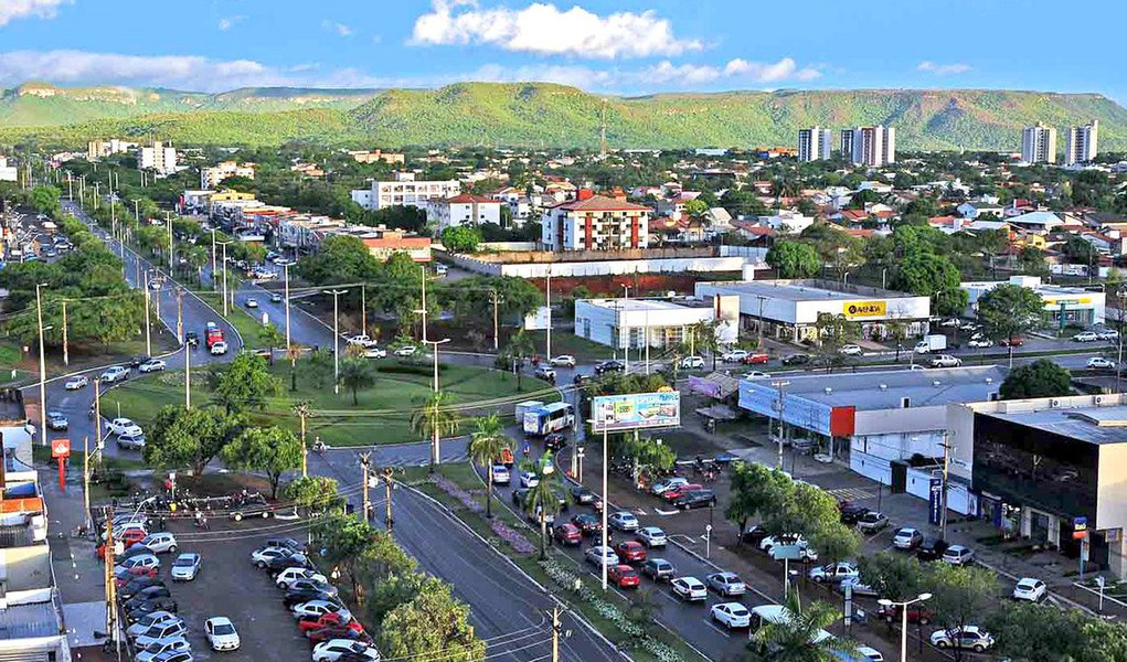 Índice da Federação das Indústrias do Rio de Janeiro (Firjan) de Desenvolvimento Municipal mostrou que na região Norte, capital do Tocantins aparece como a única cidade que apresentou alto desenvolvimento e no Brasil ocupa a 4ª posição entre as capitais brasileiras, ficando atrás apenas de Curitiba (0,8678), São Paulo (0,8642) e Vitória (0,8462); para efeito de cálculo são levadas em consideração as condições de Saúde, Educação e Emprego e Renda; para o prefeito Carlos Amastha (PP), o bom desempenho revela os investimentos feitos nos últimos anos (Foto: Aquiles Lins) Índice da Federação das Indústrias do Rio de Janeiro (Firjan) de Desenvolvimento Municipal mostrou que na região Norte, capital do Tocantins aparece como a única cidade que apresentou alto desenvolvimento e no Brasil ocupa a 4ª posição entre as capitais brasileiras, ficando atrás apenas de Curitiba (0,8678), São Paulo (0,8642) e Vitória (0,8462); para efeito de cálculo são levadas em consideração as condições de Saúde, Educação e Emprego e Renda; para o prefeito Carlos Amastha (PP), o bom desempenho revela os investimentos feitos nos últimos anos