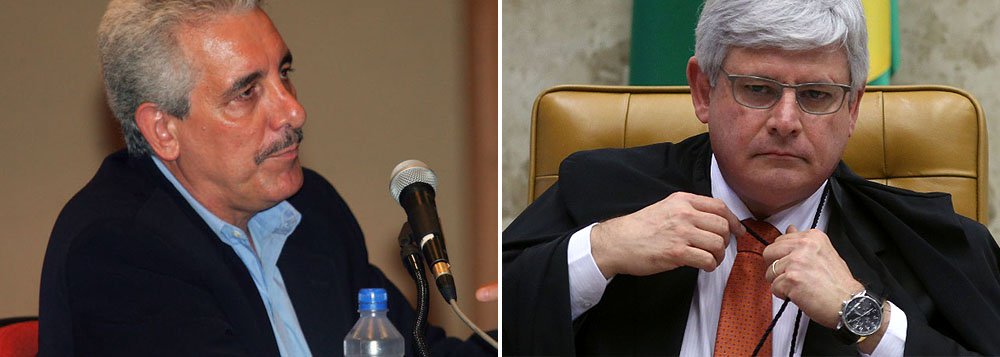 Procurador-geral da República, Rodrigo Janot, entende que a extradição do ex-diretor de Marketing do Banco do Brasil Henrique Pizzolato, condenado a 12 anos e sete meses de prisão na AP 470, é viável porque o tratado entre os dois países criou uma hipótese facultativa de entrega de seus nacionais; ministro da Justiça, José Eduardo Cardozo, promete enviar pedido em 24 horas ao governo italiano (Foto: Roberta Namour) Procurador-geral da República, Rodrigo Janot, entende que a extradição do ex-diretor de Marketing do Banco do Brasil Henrique Pizzolato, condenado a 12 anos e sete meses de prisão na AP 470, é viável porque o tratado entre os dois países criou uma hipótese facultativa de entrega de seus nacionais; ministro da Justiça, José Eduardo Cardozo, promete enviar pedido em 24 horas ao governo italiano