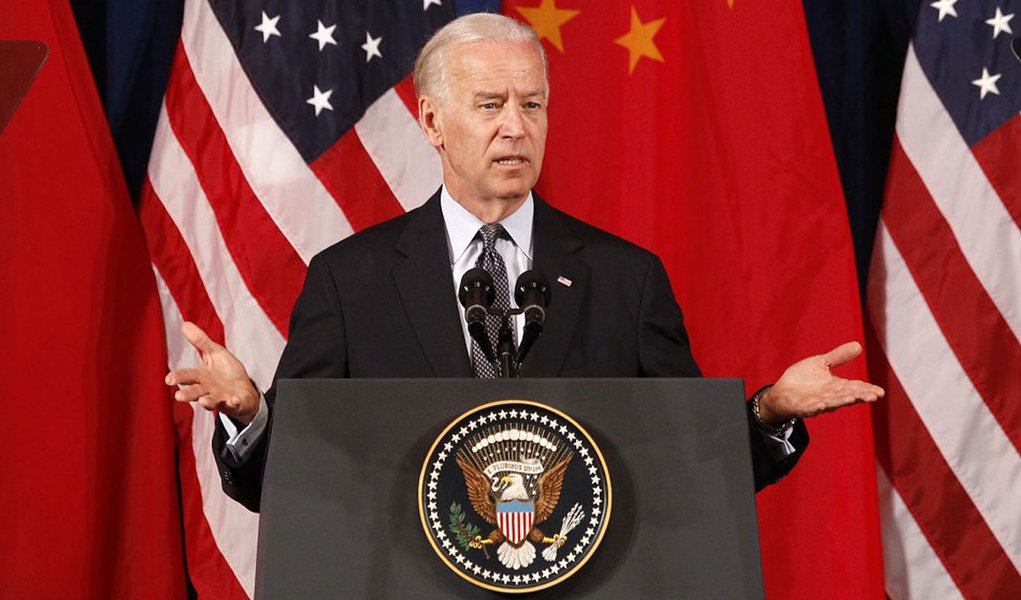 O vice-presidente dos Estados Unidos, Joe Biden, disse nesta quarta-feira que os Estados Unidos e a China devem ampliar a cooperação prática e entregar resultados, acrescentando que está impressionado com a atitude do presidente chinês, Xi Jinping, de discutir as diferenças de forma franca (Foto: Leonardo Attuch) O vice-presidente dos Estados Unidos, Joe Biden, disse nesta quarta-feira que os Estados Unidos e a China devem ampliar a cooperação prática e entregar resultados, acrescentando que está impressionado com a atitude do presidente chinês, Xi Jinping, de discutir as diferenças de forma franca