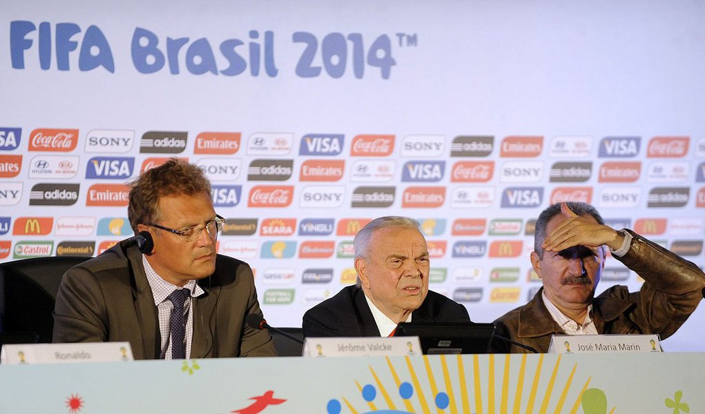 Comissão de Esporte da Câmara quer obter explicações sobre ações relacionadas com a Copa do Mundo, a Olimpíada, em 2016, e também sobre casos de racismo no futebol; foram aprovados requerimentos para ouvir o ministro do Esporte, Aldo Rebelo, o secretário-geral da Fifa, Jérôme Valcke, e o presidente da Confederação Brasileira de Futebol, José Maria Marin (Foto: Roberta Namour) Comissão de Esporte da Câmara quer obter explicações sobre ações relacionadas com a Copa do Mundo, a Olimpíada, em 2016, e também sobre casos de racismo no futebol; foram aprovados requerimentos para ouvir o ministro do Esporte, Aldo Rebelo, o secretário-geral da Fifa, Jérôme Valcke, e o presidente da Confederação Brasileira de Futebol, José Maria Marin