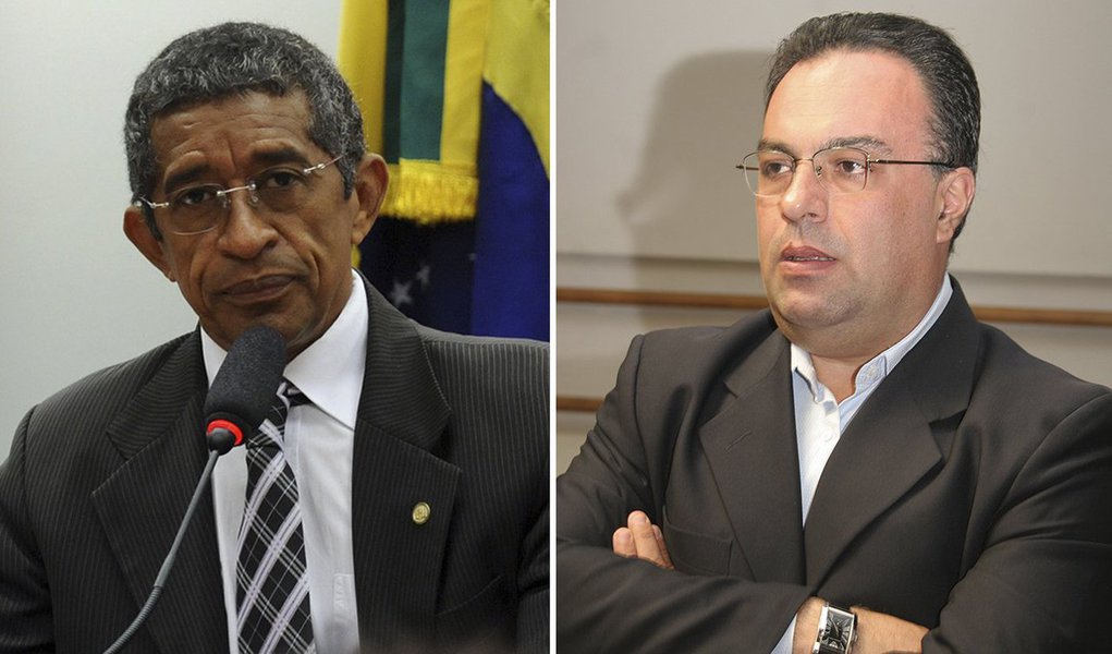 Líder do PT na Câmara, deputado Vicentinho (PT), disse, nesta quarta (16), que o próximo passo que o deputado André Vargas (PT-PR) deve dar é renunciar ao mandato legislativo; Vargas formalizou nesta quarta sua saída do cargo de vice-presidente da Casa; "Nossa expectativa é de que ele renuncie ao cargo. Isso é o que esperamos. Até para não ter que ficar sangrando permanentemente. Mesmo respeitando as suas dificuldades e as sua dores, eu sinto que vai chegando a hora da renúncia ao mandato. Isso vai eliminar uma série de desgastes", afirmou (Foto: Valter Lima) Líder do PT na Câmara, deputado Vicentinho (PT), disse, nesta quarta (16), que o próximo passo que o deputado André Vargas (PT-PR) deve dar é renunciar ao mandato legislativo; Vargas formalizou nesta quarta sua saída do cargo de vice-presidente da Casa; "Nossa expectativa é de que ele renuncie ao cargo. Isso é o que esperamos. Até para não ter que ficar sangrando permanentemente. Mesmo respeitando as suas dificuldades e as sua dores, eu sinto que vai chegando a hora da renúncia ao mandato. Isso vai eliminar uma série de desgastes", afirmou