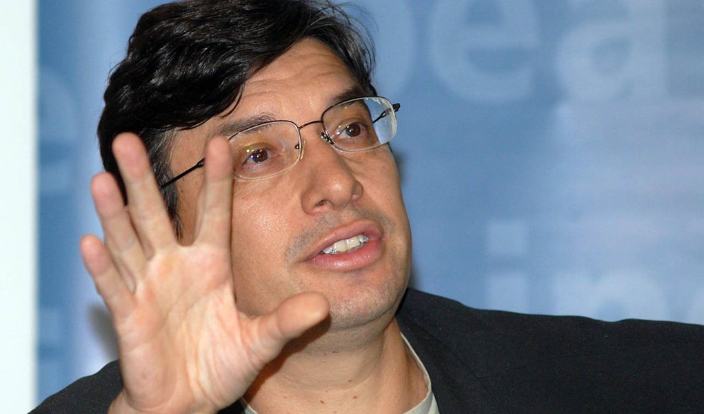 Para economista, país mostra crescimento mais 'qualificado', com base em investimentos, e deve se manter nessa trajetória, sem deixar de combater a desigualdade: "Brasil está se reposicionando no mundo", afirma o presidente da Fundação Perseu Abramo e ex-presidente do Instituto de Pesquisa Econômica Aplicada (Ipea); "Esse PIB dá resposta a várias questões" (Foto: Roberta Namour) Para economista, país mostra crescimento mais 'qualificado', com base em investimentos, e deve se manter nessa trajetória, sem deixar de combater a desigualdade: "Brasil está se reposicionando no mundo", afirma o presidente da Fundação Perseu Abramo e ex-presidente do Instituto de Pesquisa Econômica Aplicada (Ipea); "Esse PIB dá resposta a várias questões"