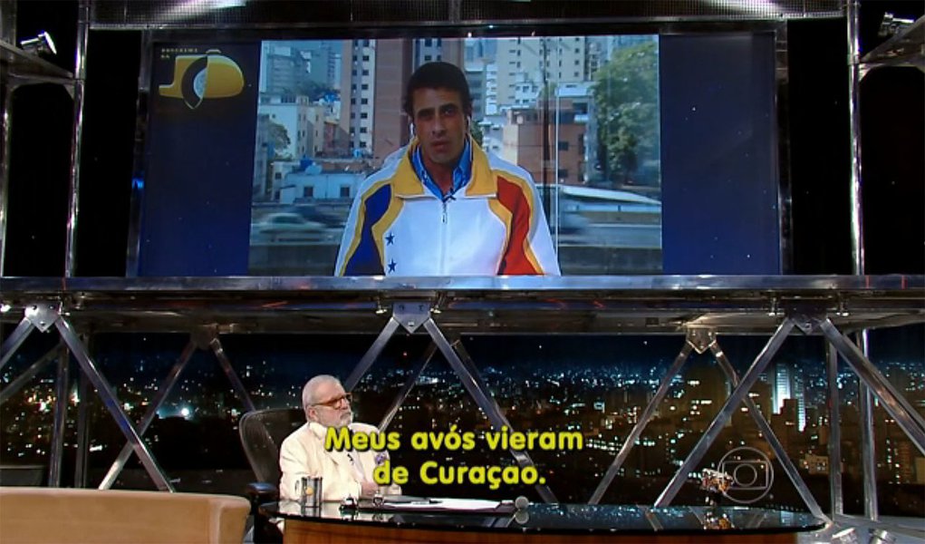 Em entrevista feita pela internet de Caracas ao ‘Programa do Jô’, o líder da oposição venezuelana Henrique Capriles aponta "seguidas violações da Constituição" como principais motivadores dos protestos contra Nicolás Maduro, que já fizeram 29 vítimas; critica ainda o desabastecimento: "Provavelmente estamos passando pela maior escassez da história do nosso país" (Foto: Roberta Namour) Em entrevista feita pela internet de Caracas ao ‘Programa do Jô’, o líder da oposição venezuelana Henrique Capriles aponta "seguidas violações da Constituição" como principais motivadores dos protestos contra Nicolás Maduro, que já fizeram 29 vítimas; critica ainda o desabastecimento: "Provavelmente estamos passando pela maior escassez da história do nosso país"
