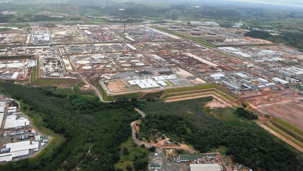 "Cada barril de nova capacidade de refino da Refinaria do Nordeste custará cerca de US$ 87 mil à Petrobras, sete vezes mais do que em Pasadena", diz o jornalista Jeb Blount, em análise sobre o caso (Foto: Leonardo Attuch) "Cada barril de nova capacidade de refino da Refinaria do Nordeste custará cerca de US$ 87 mil à Petrobras, sete vezes mais do que em Pasadena", diz o jornalista Jeb Blount, em análise sobre o caso