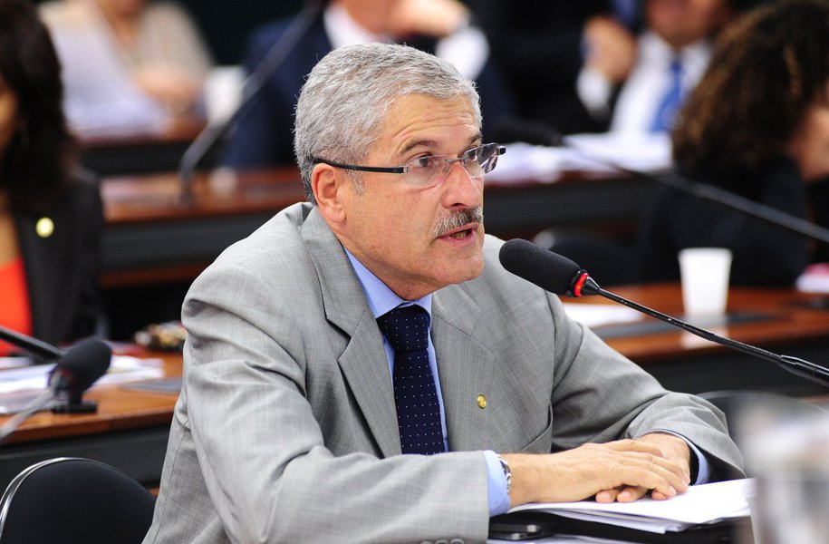 De liderança da oposição na Assembleia Legislativa, o PR passou a aliado de primeira linha do governador Jaques Wagner e já quer aumentar seu espaço na administração do petista; os republicanos esperam definição sobre indicação para Diretoria de Relações Nacionais da Bahiatursa; apesar das movimentações de bastidor, o presidente local do partido, deputado federal José Rocha, diz que a legenda se sente "contemplada" no governo, mas deixa claro anseio pelo cargo; "Ficou certo ainda que o governador atenda esse pedido" (Foto: Romulo Faro) De liderança da oposição na Assembleia Legislativa, o PR passou a aliado de primeira linha do governador Jaques Wagner e já quer aumentar seu espaço na administração do petista; os republicanos esperam definição sobre indicação para Diretoria de Relações Nacionais da Bahiatursa; apesar das movimentações de bastidor, o presidente local do partido, deputado federal José Rocha, diz que a legenda se sente "contemplada" no governo, mas deixa claro anseio pelo cargo; "Ficou certo ainda que o governador atenda esse pedido"