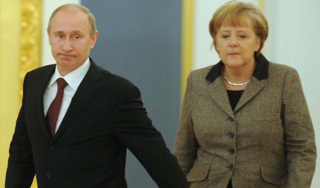 Alemanha sugere o estabelecimento de uma "missão de averiguação" sobre a situação na Ucrânia, possivelmente sob a liderança da Organização para Segurança e Cooperação na Europa (OSCE); chanceler alemã, Angela Merkel, acusou a Rússia de violar a legislação internacional (Foto: Roberta Namour) Alemanha sugere o estabelecimento de uma "missão de averiguação" sobre a situação na Ucrânia, possivelmente sob a liderança da Organização para Segurança e Cooperação na Europa (OSCE); chanceler alemã, Angela Merkel, acusou a Rússia de violar a legislação internacional