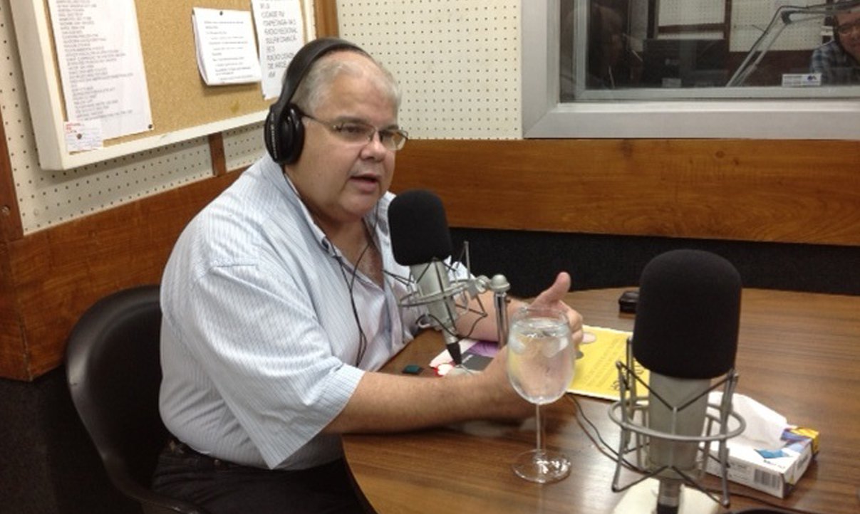 Avaliação é de seu irmão, o deputado Lúcio Vieira Lima (PMDB); "Geddel conhece muito bem o estado e suas necessidades e sabe como colocar em prática projetos de desenvolvimento a favor do estado. Geddel conhece a Bahia como poucos, quando ministro fez muito pelo estado e agora poderá fazer muito mais"; deputado afasta possibilidade de mal estar entre os partidos de oposição ao governo Wagner por causa das pré-candidaturas dos democratas Paulo Souto e José Carlos Aleluia; "A oposição está 100% unida" (Foto: Romulo Faro) Avaliação é de seu irmão, o deputado Lúcio Vieira Lima (PMDB); "Geddel conhece muito bem o estado e suas necessidades e sabe como colocar em prática projetos de desenvolvimento a favor do estado. Geddel conhece a Bahia como poucos, quando ministro fez muito pelo estado e agora poderá fazer muito mais"; deputado afasta possibilidade de mal estar entre os partidos de oposição ao governo Wagner por causa das pré-candidaturas dos democratas Paulo Souto e José Carlos Aleluia; "A oposição está 100% unida"