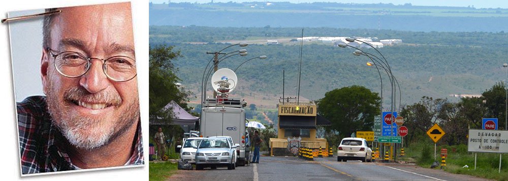Decisão da Vara de Execuções Penais do Distrito Federal, que limita a duas horas diárias o acesso a livros na penitenciária da Papuda, é uma "violência do Estado", que deveria ser combatida pelos meios de comunicação, segundo análise do jornalista Paulo Nogueira, do Diário do Centro do Mundo. "Que idiota estabeleceu aquela regra? E por que os editores do Estadão – e todos os demais que replicaram a perda das “regalias” – não denunciaram esta violência do Estado?", questiona (Foto: Leonardo Attuch) Decisão da Vara de Execuções Penais do Distrito Federal, que limita a duas horas diárias o acesso a livros na penitenciária da Papuda, é uma "violência do Estado", que deveria ser combatida pelos meios de comunicação, segundo análise do jornalista Paulo Nogueira, do Diário do Centro do Mundo. "Que idiota estabeleceu aquela regra? E por que os editores do Estadão – e todos os demais que replicaram a perda das “regalias” – não denunciaram esta violência do Estado?", questiona