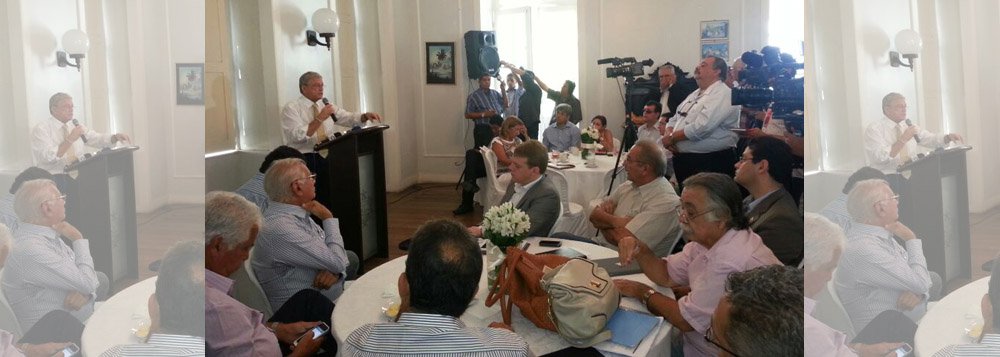 Governador de Alagoas, Teotonio Vilela Filho (PSDB) afirmou que vai cumprir o mandato até o fim e que não pretende disputar as eleições deste ano. O tucano reuniu a imprensa para um café da manhã nesta segunda-feira (6), quando apresentou um balanço da gestão e informou quais seriam os planos do Executivo para 2014 (Foto: Voney Malta) Governador de Alagoas, Teotonio Vilela Filho (PSDB) afirmou que vai cumprir o mandato até o fim e que não pretende disputar as eleições deste ano. O tucano reuniu a imprensa para um café da manhã nesta segunda-feira (6), quando apresentou um balanço da gestão e informou quais seriam os planos do Executivo para 2014