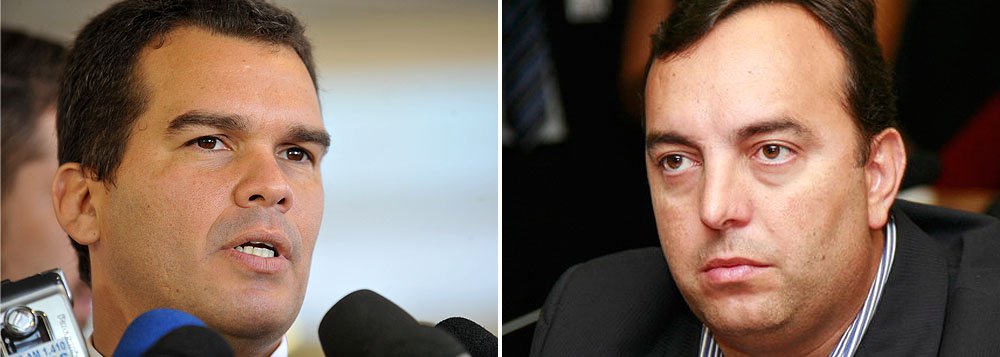 Prestes a absorver o comando da publicidade do Distrito Federal, o jornalista Ugo Braga, atual secretário de comunicação, é atacado por adversários, que cobiçam sua vaga; Braga tomou a linha de frente em defesa do governador Agnelo, quando adversários políticos, como o deputado Fernando Francischini (PEN-PR), que sonhava em transferir o domicílio eleitoral para o DF, tramavam sua queda, em conjunto com a turma do bicheiro Carlos Cachoeira (Foto: Roberta Namour) Prestes a absorver o comando da publicidade do Distrito Federal, o jornalista Ugo Braga, atual secretário de comunicação, é atacado por adversários, que cobiçam sua vaga; Braga tomou a linha de frente em defesa do governador Agnelo, quando adversários políticos, como o deputado Fernando Francischini (PEN-PR), que sonhava em transferir o domicílio eleitoral para o DF, tramavam sua queda, em conjunto com a turma do bicheiro Carlos Cachoeira