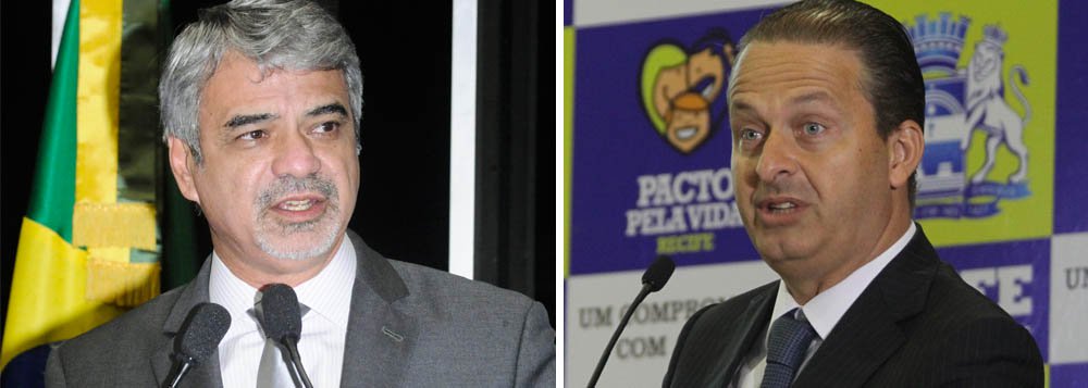 O senador Humberto Costa (PT) disse que já vê o governador de Pernambuco, Eduardo Campos (PSB) como candidato à Presidência da República nas eleições 2014, mas que o ideal seria que o pessebista estivesse ao lado do PT na tarefa de reeleger a presidente Dilma Rousseff (PT); o senador descartou, ainda, a possibilidade de vir a disputar as eleições estaduais no próximo pleito, mas admitiu que a campanha pela reeleição da presidente Dilma poderá vir a ter dois palanques em Pernambuco. (Foto: Paulo Emílio) O senador Humberto Costa (PT) disse que já vê o governador de Pernambuco, Eduardo Campos (PSB) como candidato à Presidência da República nas eleições 2014, mas que o ideal seria que o pessebista estivesse ao lado do PT na tarefa de reeleger a presidente Dilma Rousseff (PT); o senador descartou, ainda, a possibilidade de vir a disputar as eleições estaduais no próximo pleito, mas admitiu que a campanha pela reeleição da presidente Dilma poderá vir a ter dois palanques em Pernambuco.