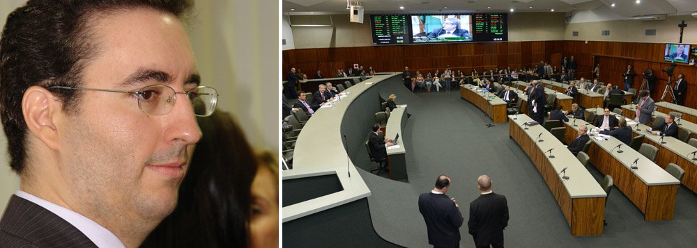 Nome do procurador de contas foi enviado ao Parlamento pelo governador Perillo após apreciação de lista tríplice; o processo de escolha, contudo, está na Justiça, já que a Associação Nacional do Ministério Público de Contas questiona o critério adotado para a formação da lista, o merecimento, em detrimento da antiguidade; o TJ e o STJ já analisaram medida cautelar solicitada no caso, mas negaram a concessão de liminar para interromper a escolha; pelo critério da antiguidade, novo conselheiro deveria ser o procurador Fernando Carneiro, críitico contumaz (entre outros malfeitos) do nepotismo na corte (Foto: Realle Palazzo-Martini) Nome do procurador de contas foi enviado ao Parlamento pelo governador Perillo após apreciação de lista tríplice; o processo de escolha, contudo, está na Justiça, já que a Associação Nacional do Ministério Público de Contas questiona o critério adotado para a formação da lista, o merecimento, em detrimento da antiguidade; o TJ e o STJ já analisaram medida cautelar solicitada no caso, mas negaram a concessão de liminar para interromper a escolha; pelo critério da antiguidade, novo conselheiro deveria ser o procurador Fernando Carneiro, críitico contumaz (entre outros malfeitos) do nepotismo na corte