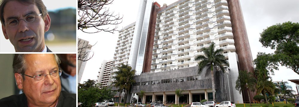 Termo foi usado pelo advogado do ex-ministro, José Luis Oliveira Lima, que anuncia em nota que seu cliente "abriu mão da oferta de emprego" do hotel Saint Peter, de Brasília; segundo ele, "trata-se de uma decisão tomada com o objetivo de diminuir o sofrimento dos empresários que lhe fizeram a oferta e das centenas de funcionários que trabalham no grupo"; depois que José Dirceu, condenado na Ação Penal 470, foi contratado pelo hotel, o Jornal Nacional denunciou que a empresa tinha como sócio um 'laranja'; antes, Oliveira Lima havia questionado: "por que 400 pessoas podem trabalhar no hotel e o ex-ministro não?" (Foto: Ana Pupulin) Termo foi usado pelo advogado do ex-ministro, José Luis Oliveira Lima, que anuncia em nota que seu cliente "abriu mão da oferta de emprego" do hotel Saint Peter, de Brasília; segundo ele, "trata-se de uma decisão tomada com o objetivo de diminuir o sofrimento dos empresários que lhe fizeram a oferta e das centenas de funcionários que trabalham no grupo"; depois que José Dirceu, condenado na Ação Penal 470, foi contratado pelo hotel, o Jornal Nacional denunciou que a empresa tinha como sócio um 'laranja'; antes, Oliveira Lima havia questionado: "por que 400 pessoas podem trabalhar no hotel e o ex-ministro não?"