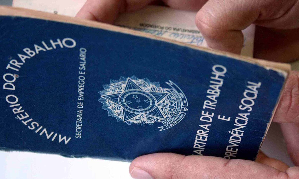 Dados do Cadastro Geral de Empregados e Desempregados (Caged), referentes ao mês de novembro, revelam que o saldo líquido na região foi de 32.454 vagas; em segundo lugar, aparece a região Sul, com 25.090 vagas; Sudeste foi responsável pela criação de 3.008 postos e o Norte, por 75; somente na região Centro-Oeste foi registrado índice negativo, de 13.141; e no ranking do Nordeste, a Bahia é estado campeão na geração de empregos em todo o ano de 2013; foram mais de 59 mil vagas abertas (Foto: Romulo Faro) Dados do Cadastro Geral de Empregados e Desempregados (Caged), referentes ao mês de novembro, revelam que o saldo líquido na região foi de 32.454 vagas; em segundo lugar, aparece a região Sul, com 25.090 vagas; Sudeste foi responsável pela criação de 3.008 postos e o Norte, por 75; somente na região Centro-Oeste foi registrado índice negativo, de 13.141; e no ranking do Nordeste, a Bahia é estado campeão na geração de empregos em todo o ano de 2013; foram mais de 59 mil vagas abertas