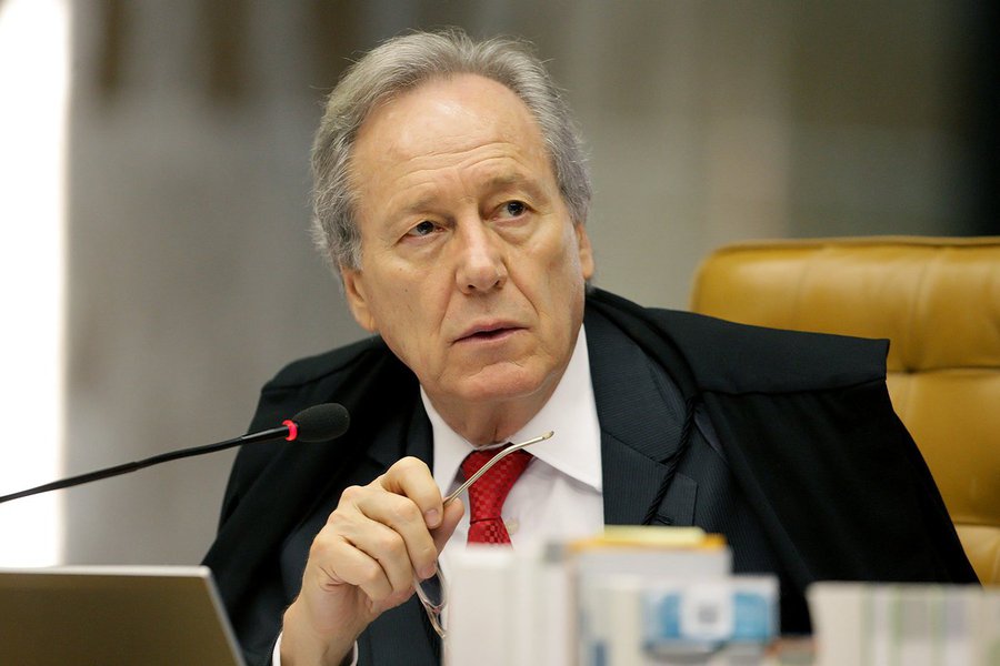 Ministro que assumirá a presidência do Supremo Tribunal Federal no lugar de Joaquim Barbosa afirmou ainda que pretende abrir seu gabinete à classe jurídica em geral; intenção de Ricardo Lewandowski é tirar o STF do isolamento em que ficou durante a gestão do colega, que se aposentará até o fim do mês (Foto: Gisele Federicce) Ministro que assumirá a presidência do Supremo Tribunal Federal no lugar de Joaquim Barbosa afirmou ainda que pretende abrir seu gabinete à classe jurídica em geral; intenção de Ricardo Lewandowski é tirar o STF do isolamento em que ficou durante a gestão do colega, que se aposentará até o fim do mês