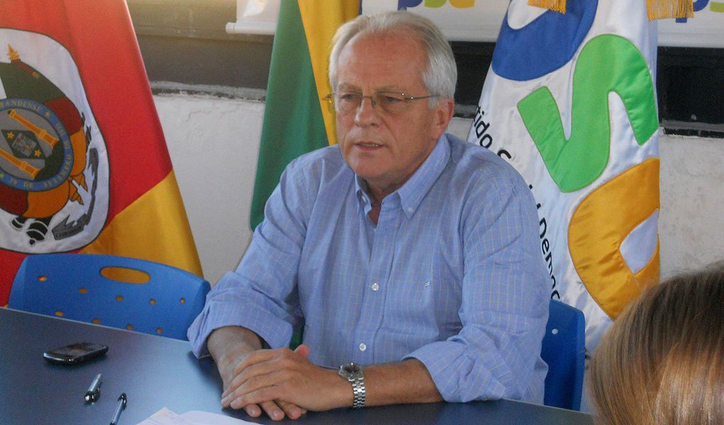PDT foi o único a oferecer oficialmente ao PSD o cargo de vice-governador na chapa encabeçada pelo deputado federal Vieira da Cunha; com conversas próximas com vários partidos, o ex-presidente da Federação das Associações Comerciais e de Serviços do Rio Grande do Sul (Federasul), José Paulo Cairoli (PSD) diz que aguarda a definição do PP sobre o destino da senadora Ana Amélia Lemos para as próximas eleições (Foto: Roberta Namour) PDT foi o único a oferecer oficialmente ao PSD o cargo de vice-governador na chapa encabeçada pelo deputado federal Vieira da Cunha; com conversas próximas com vários partidos, o ex-presidente da Federação das Associações Comerciais e de Serviços do Rio Grande do Sul (Federasul), José Paulo Cairoli (PSD) diz que aguarda a definição do PP sobre o destino da senadora Ana Amélia Lemos para as próximas eleições