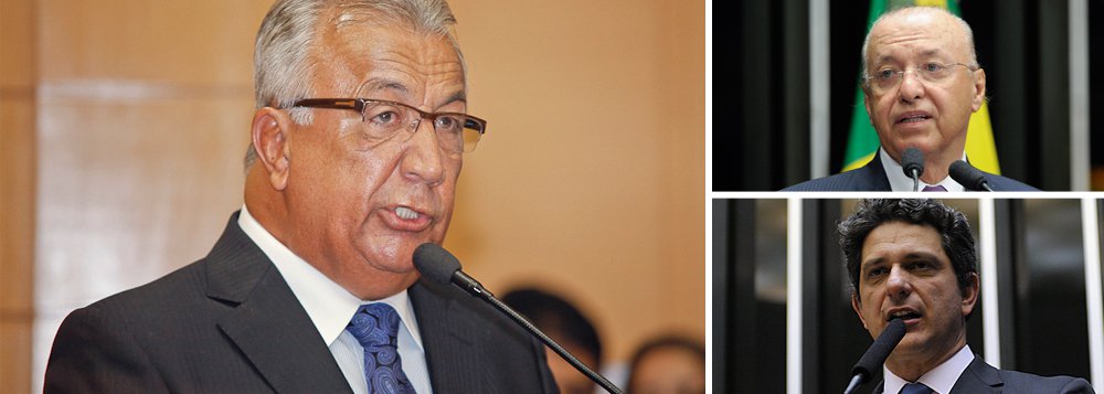 O governador Jackson Barreto (PMDB) disse nesta quarta-feira (8) que a crise que tomou conta da relação entre PT e PSB após a exoneração de Luciano Pimentel da superintendência da Caixa é um "problema pequenininho"; JB pediu compreensão tanto a Valadares (PSB) quanto a Rogério Carvalho (PT) de que o mais importante é a manutenção da unidade do grupo; antes das declarações do governador, o PT já havia reemitido nota com assinatura dos dirigentes da legenda; sobre isso, Valadares voltou a criticar documento e disse que "unidade não se constrói com falsidade" (Foto: Valter Lima) O governador Jackson Barreto (PMDB) disse nesta quarta-feira (8) que a crise que tomou conta da relação entre PT e PSB após a exoneração de Luciano Pimentel da superintendência da Caixa é um "problema pequenininho"; JB pediu compreensão tanto a Valadares (PSB) quanto a Rogério Carvalho (PT) de que o mais importante é a manutenção da unidade do grupo; antes das declarações do governador, o PT já havia reemitido nota com assinatura dos dirigentes da legenda; sobre isso, Valadares voltou a criticar documento e disse que "unidade não se constrói com falsidade"