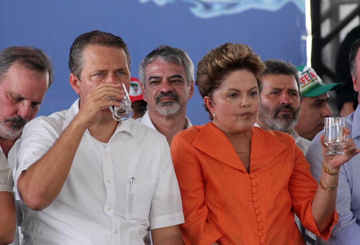 Saída do partido deverá acontecer logo após o término do prazo das filiações partidárias, em outubro; “O PSB não fica na base. Vamos trabalhar para ter um candidato à presidente (o governador de Pernambuco, Eduardo Campos). Uma coisa é certa, vamos chegar ao final do ano fora do governo”, diz o líder do PSB na Câmara, deputado federal Beto Albuquerque (RS); a declaração coloca na parede integrantes da legenda contrários à candidatura própria e deverá tensionar ainda mais a relação com o PT (Foto: Paulo Emílio) Saída do partido deverá acontecer logo após o término do prazo das filiações partidárias, em outubro; “O PSB não fica na base. Vamos trabalhar para ter um candidato à presidente (o governador de Pernambuco, Eduardo Campos). Uma coisa é certa, vamos chegar ao final do ano fora do governo”, diz o líder do PSB na Câmara, deputado federal Beto Albuquerque (RS); a declaração coloca na parede integrantes da legenda contrários à candidatura própria e deverá tensionar ainda mais a relação com o PT