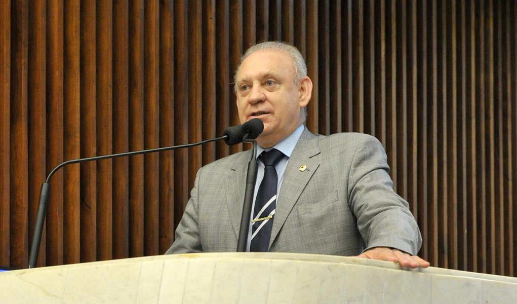 Em meio à possível candidatura da ex-ministra Marina Silva ao Planalto, deputado estadual do Paraná Ademar Traiano, do PSDB, avalia que o desempenho modesto da presidente Dilma pode comprometer a eleição de uma nova mulher à Presidência; "A Dilma não convenceu os brasileiros. Então, acredito que no momento do voto essa avaliação será feita: da capacidade de uma nova mulher poder gerir o comando do País" (Foto: Leonardo Lucena) Em meio à possível candidatura da ex-ministra Marina Silva ao Planalto, deputado estadual do Paraná Ademar Traiano, do PSDB, avalia que o desempenho modesto da presidente Dilma pode comprometer a eleição de uma nova mulher à Presidência; "A Dilma não convenceu os brasileiros. Então, acredito que no momento do voto essa avaliação será feita: da capacidade de uma nova mulher poder gerir o comando do País"
