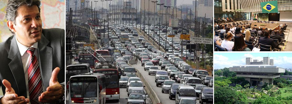 Após derrota com IPTU, Tribunal de Contas do Município suspendeu a construção de 150 quilômetros de corredores de ônibus, orçados em R$ 4,8 milhões, em diversos pontos da capital paulista; agora, paralisou a concorrência da CET para contratação de 50 guinchos para retirada de veículos das ruas e disponibilização de três pátios para receber a frota removida; conselheiros alegam falta de requisitos básicos na elaboração dos projetos (Foto: Roberta Namour) Após derrota com IPTU, Tribunal de Contas do Município suspendeu a construção de 150 quilômetros de corredores de ônibus, orçados em R$ 4,8 milhões, em diversos pontos da capital paulista; agora, paralisou a concorrência da CET para contratação de 50 guinchos para retirada de veículos das ruas e disponibilização de três pátios para receber a frota removida; conselheiros alegam falta de requisitos básicos na elaboração dos projetos