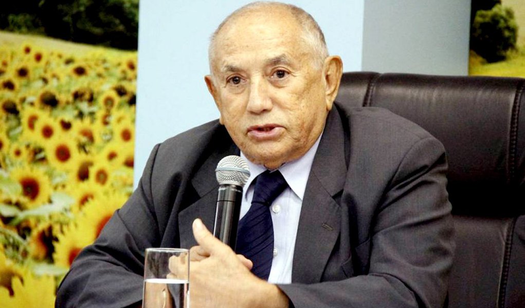Siqueira Campos encontra-se em Brasília; entre os primeiros compromissos previstos do governador está a discussão dos rumos do PSDB no Tocantins, que terá o ex-secretário de Agricultura do Estado, Jaime Café, como novo presidente estadual; até lá o presidente da Assembleia Legislativa, Sandoval Cardoso (SDD), segue no comando do Palácio Araguaia, (Foto: Aquiles Lins) Siqueira Campos encontra-se em Brasília; entre os primeiros compromissos previstos do governador está a discussão dos rumos do PSDB no Tocantins, que terá o ex-secretário de Agricultura do Estado, Jaime Café, como novo presidente estadual; até lá o presidente da Assembleia Legislativa, Sandoval Cardoso (SDD), segue no comando do Palácio Araguaia,