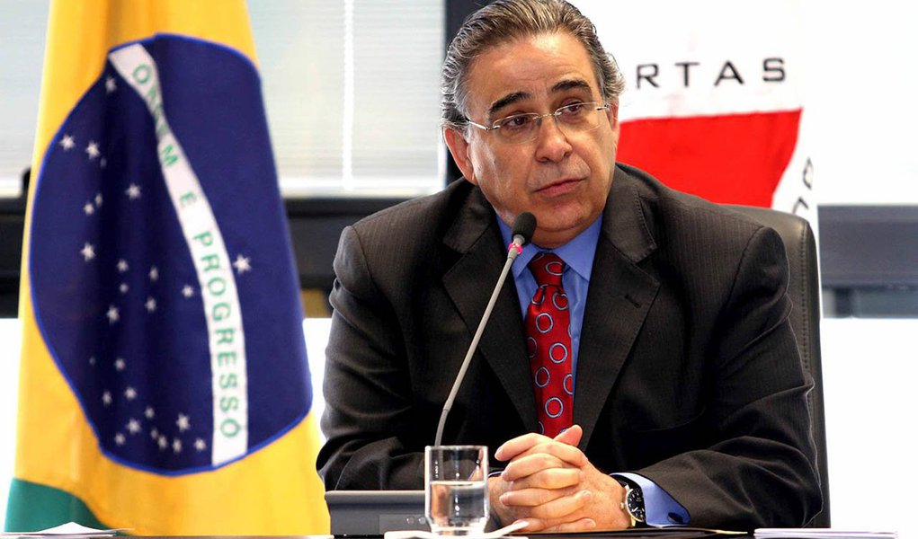 Recém-empossado no governo de Minas, Alberto Pinto Coelho (PP) afirmou que tem como objetivo fazer uma gestão de continuidade do seu antecessor, Antônio Anastasia (PSDB), e priorizar a mobilidade urbana no estado; o progressista ressaltou que pretende ter uma "participação efetiva como presidente do PP" durante a campanha do pré-candidato do PSDB, Pimenta da Veiga e que pretende ver, ainda, seu partido na base do presidenciável pelo PSDB, senador Aécio Neves (Foto: Leonardo Lucena) Recém-empossado no governo de Minas, Alberto Pinto Coelho (PP) afirmou que tem como objetivo fazer uma gestão de continuidade do seu antecessor, Antônio Anastasia (PSDB), e priorizar a mobilidade urbana no estado; o progressista ressaltou que pretende ter uma "participação efetiva como presidente do PP" durante a campanha do pré-candidato do PSDB, Pimenta da Veiga e que pretende ver, ainda, seu partido na base do presidenciável pelo PSDB, senador Aécio Neves