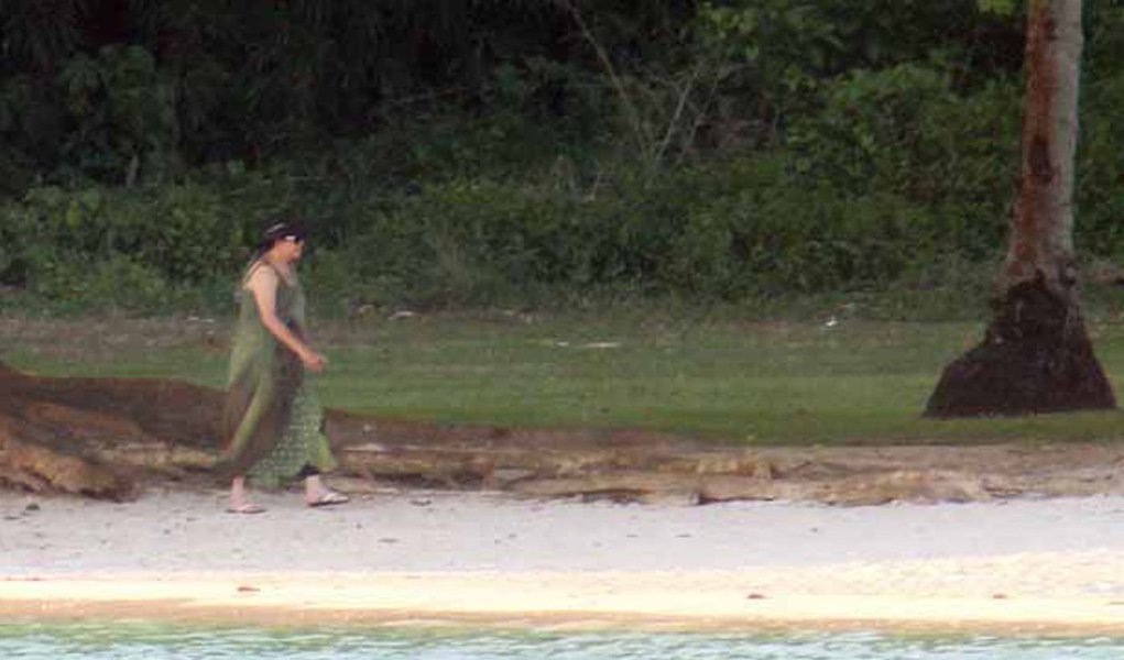 Assim como em 2011 e 2012, a presidente vai comemorar a chegada do Ano Novo na Base Naval de Aratu, na praia de Inema, acompanhada da filha, do genro e do neto; área militar é destino de personalidades políticas desde ao governo do tucano FHC; o ex-presidente Lula também tirou férias lá; Dilma deve receber mais uma vez visita de cortesia do governador Jaques Wagner e da primeira-dama, Fátima Mendonça, tal qual nos anos anteriores (Foto: Romulo Faro) Assim como em 2011 e 2012, a presidente vai comemorar a chegada do Ano Novo na Base Naval de Aratu, na praia de Inema, acompanhada da filha, do genro e do neto; área militar é destino de personalidades políticas desde ao governo do tucano FHC; o ex-presidente Lula também tirou férias lá; Dilma deve receber mais uma vez visita de cortesia do governador Jaques Wagner e da primeira-dama, Fátima Mendonça, tal qual nos anos anteriores