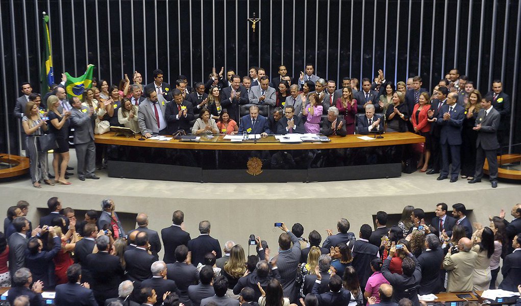 Na próxima semana, será feita a votação da redação final e, em seguida, o texto será encaminhado à apreciação do Senado Federal, para nova votação devido às mudanças feitas pelos deputados; antes da votação da redação final pelo plenário, o texto irá retornar à comissão especial para os ajustes finais; novo código irá substituir o atual que tem mais de 40 anos e já sofreu inúmeras modificações nas últimas décadas (Foto: Valter Lima) Na próxima semana, será feita a votação da redação final e, em seguida, o texto será encaminhado à apreciação do Senado Federal, para nova votação devido às mudanças feitas pelos deputados; antes da votação da redação final pelo plenário, o texto irá retornar à comissão especial para os ajustes finais; novo código irá substituir o atual que tem mais de 40 anos e já sofreu inúmeras modificações nas últimas décadas