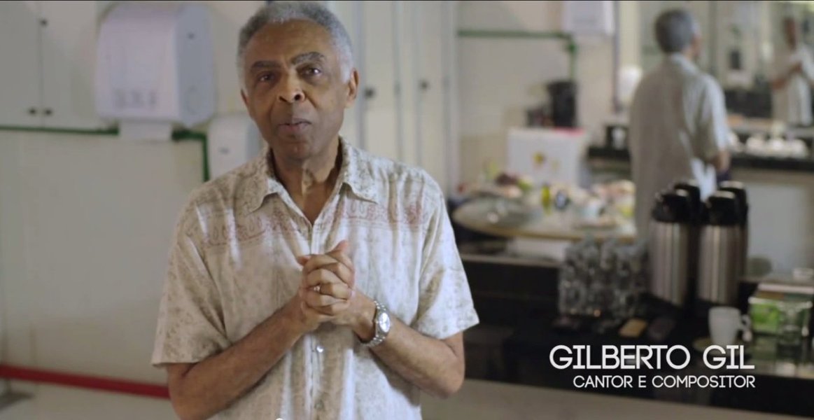 'Marineiro' de carteirinha, o ex-ministro da Cultura Gilberto Gil entrou no 'abraço virtual' para o senador e pré-candidato a presidente da República pelo PSDB, Aécio Neves; ele exalta potencial de Aécio, nas entrelinhas, por sua 'juventude'. "Lhe vejo com jeito de menino, com cara de menino, que acho que é uma coisa mesmo essencial da sua pessoa. Estou longe, mas lembro de muita coisa, de momentos bonitos na sua casa, no Mineirão..."; veja vídeo (Foto: Romulo Faro) 'Marineiro' de carteirinha, o ex-ministro da Cultura Gilberto Gil entrou no 'abraço virtual' para o senador e pré-candidato a presidente da República pelo PSDB, Aécio Neves; ele exalta potencial de Aécio, nas entrelinhas, por sua 'juventude'. "Lhe vejo com jeito de menino, com cara de menino, que acho que é uma coisa mesmo essencial da sua pessoa. Estou longe, mas lembro de muita coisa, de momentos bonitos na sua casa, no Mineirão..."; veja vídeo