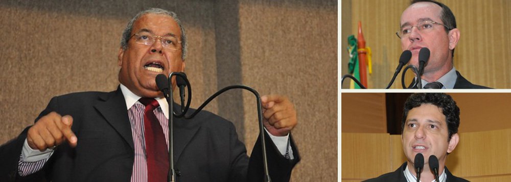 Vereador Emmanuel Nascimento (PT) discursou nesta terça-feira (22) em defesa do deputado federal Rogério Carvalho, atual presidente estadual do PT, que foi alvo de duras críticas do vereador Josenito Vitale, o Nitinho (DEM); "É importante que a gente reconheça Rogério Carvalho como uma pessoa que promoveu diversas mudanças na saúde. Claro, ele não resolveu tudo porque é uma área problemática, e, além disso, tinha muita demanda que deu para resolver uma parte. Ficam colocando os problemas da saúde como se fosse culpa de Rogério, o que não é verdade. Não posso ver ele ser atacado, agredido e discriminado pelo companheiro do Democratas", disse (Foto: Valter Lima) Vereador Emmanuel Nascimento (PT) discursou nesta terça-feira (22) em defesa do deputado federal Rogério Carvalho, atual presidente estadual do PT, que foi alvo de duras críticas do vereador Josenito Vitale, o Nitinho (DEM); "É importante que a gente reconheça Rogério Carvalho como uma pessoa que promoveu diversas mudanças na saúde. Claro, ele não resolveu tudo porque é uma área problemática, e, além disso, tinha muita demanda que deu para resolver uma parte. Ficam colocando os problemas da saúde como se fosse culpa de Rogério, o que não é verdade. Não posso ver ele ser atacado, agredido e discriminado pelo companheiro do Democratas", disse