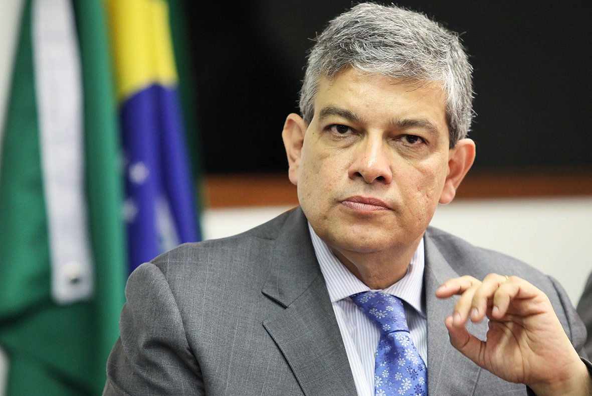 Presidente do PSDB mineiro, deputado Marcus Pestana (PSDB-MG) deve concorrer ao Palácio da Liberdade, no lugar de Pimenta da Veiga, que foi indiciado pela Polícia Federal por ter recebido R$ 300 mil de Marcos Valério; embora tenha sido solidário a Pimenta, Aécio não quer ser afetado por uma agenda negativa, justamente em seu estado natal, onde espera abrir 4 milhões de votos sobre o PT (Foto: Leonardo Attuch) Presidente do PSDB mineiro, deputado Marcus Pestana (PSDB-MG) deve concorrer ao Palácio da Liberdade, no lugar de Pimenta da Veiga, que foi indiciado pela Polícia Federal por ter recebido R$ 300 mil de Marcos Valério; embora tenha sido solidário a Pimenta, Aécio não quer ser afetado por uma agenda negativa, justamente em seu estado natal, onde espera abrir 4 milhões de votos sobre o PT