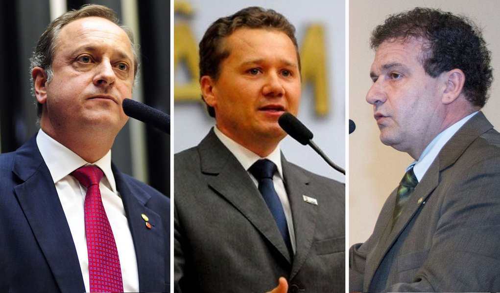 Conforme o deputado federal Vieira da Cunha, presidente do PDT em Porto Alegre, seus correligionários Mauro Zacher, secretário municipal de Obras, e Pompeo de Mattos, da secretaria municipal do Trabalho e Emprego, deverão deixar seus cargos para tentar uma vaga na Assembleia Legislativa e na Câmara Federal, respectivamente, em outubro (Foto: Leonardo Lucena) Conforme o deputado federal Vieira da Cunha, presidente do PDT em Porto Alegre, seus correligionários Mauro Zacher, secretário municipal de Obras, e Pompeo de Mattos, da secretaria municipal do Trabalho e Emprego, deverão deixar seus cargos para tentar uma vaga na Assembleia Legislativa e na Câmara Federal, respectivamente, em outubro
