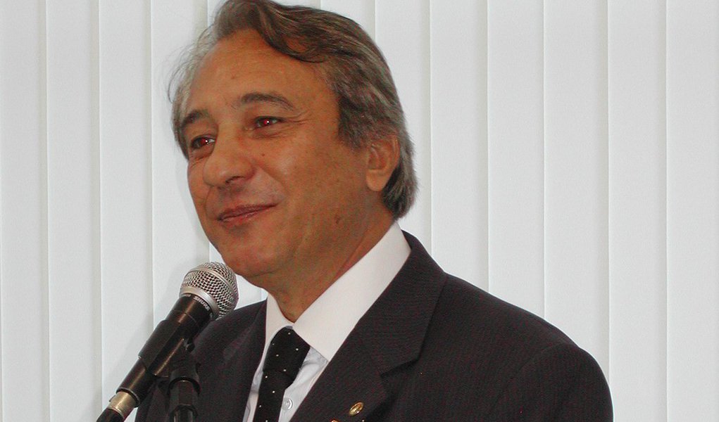 Durante encontro com lideranças do PMDB mineiro, em Belo Horizonte (MG), o deputado federal e presidente da legenda em Minas, Saraiva Felipe, assegurou que tem o aval da cúpula nacional da sigla para que o partido alce um voo estadual; os líderes peemedebistas ressaltaram que são apenas boatos as informações de que a sigla indicará um vice para encabeçar uma chapa com o PT no estado (Foto: Leonardo Lucena) Durante encontro com lideranças do PMDB mineiro, em Belo Horizonte (MG), o deputado federal e presidente da legenda em Minas, Saraiva Felipe, assegurou que tem o aval da cúpula nacional da sigla para que o partido alce um voo estadual; os líderes peemedebistas ressaltaram que são apenas boatos as informações de que a sigla indicará um vice para encabeçar uma chapa com o PT no estado