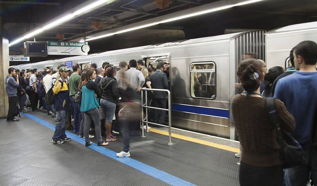 Tribunal de Contas do Estado de São Paulo determinou nesta terça (15) a imediata paralisação da concorrência internacional relativa à concessão da Linha 18 do Metrô de São Paulo, empreendimento estimado em R$ 11,7 bilhões; o TCE acolheu preliminarmente representação da empresa PL Consultoria Financeira e RH que apontou “indícios de conluio estratégico na fase de definição das diretrizes fundamentais do projeto” (Foto: Valter Lima) Tribunal de Contas do Estado de São Paulo determinou nesta terça (15) a imediata paralisação da concorrência internacional relativa à concessão da Linha 18 do Metrô de São Paulo, empreendimento estimado em R$ 11,7 bilhões; o TCE acolheu preliminarmente representação da empresa PL Consultoria Financeira e RH que apontou “indícios de conluio estratégico na fase de definição das diretrizes fundamentais do projeto”
