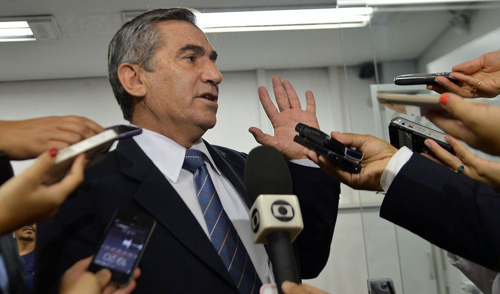 Ministro da Secretaria-Geral da Presidência, Gilberto Carvalho, disse que as ameaças grevistas não devem perdurar e o governo federal está dialogando com os comandos das polícias de todo o país para chegar a acordos: “Estamos apostando no bom-senso das pessoas, e acreditamos que essa movimentação pré-Copa não vai acontecer durante a Copa porque entendemos que as pessoas têm responsabilidade e sabem o que significa para o país um evento desse” (Foto: Roberta Namour) www.brasil247.com - Ministro da Secretaria-Geral da Presidência, Gilberto Carvalho, disse que as ameaças grevistas não devem perdurar e o governo federal está dialogando com os comandos das polícias de todo o país para chegar a acordos: “Estamos apostando no bom-senso das pessoas, e acreditamos que essa movimentação pré-Copa não vai acontecer durante a Copa porque entendemos que as pessoas têm responsabilidade e sabem o que significa para o país um evento desse”