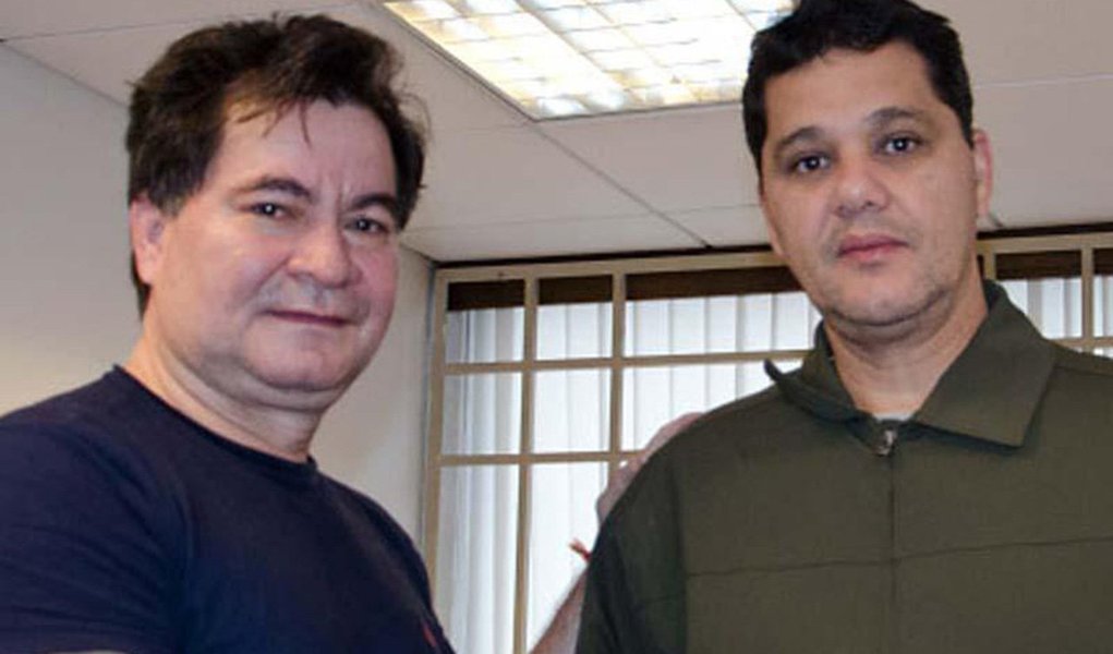 Presidente da Comissão de Relações Exteriores (CRE) do Senado, Ricardo Ferraço (PMDB-ES), afirma que autoridades diplomáticas bolivianas e brasileiras estão fazendo "tempestade em copo d'água"; o senador Roger Pinto Molina denunciou o envolvimento de autoridades bolivianas com o narcotráfico e é por elas acusado de corrupção e crime ambiental; ele estava asilado na embaixada brasileira na Bolívia desde 28 de maio de 2012; ele será ouvido no Senado nesta terça-feira (Foto: Valter Lima) Presidente da Comissão de Relações Exteriores (CRE) do Senado, Ricardo Ferraço (PMDB-ES), afirma que autoridades diplomáticas bolivianas e brasileiras estão fazendo "tempestade em copo d'água"; o senador Roger Pinto Molina denunciou o envolvimento de autoridades bolivianas com o narcotráfico e é por elas acusado de corrupção e crime ambiental; ele estava asilado na embaixada brasileira na Bolívia desde 28 de maio de 2012; ele será ouvido no Senado nesta terça-feira