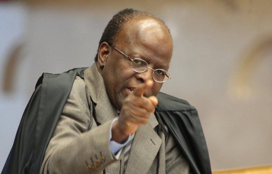Interpelações de Joaquim Barbosa baixam o nível no Supremo, na opinião do colunista d´O Globo; para Elio Gaspari, mesmo que o presidente do STF não seja candidato à presidência, "deve respeitar o dissenso", pois "fazendo como faz, embaraça até mesmo quem o admira" (Foto: Gisele Federicce) Interpelações de Joaquim Barbosa baixam o nível no Supremo, na opinião do colunista d´O Globo; para Elio Gaspari, mesmo que o presidente do STF não seja candidato à presidência, "deve respeitar o dissenso", pois "fazendo como faz, embaraça até mesmo quem o admira"