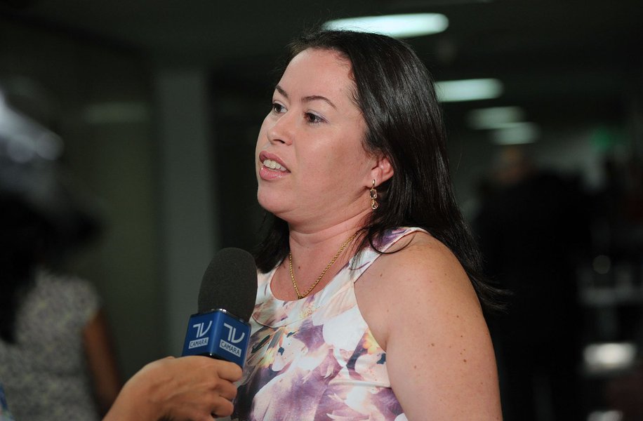 Fabiana Tronenko, recebida pela Comissão de Relações Exteriores da Câmara, acredita que o Brasil deveria se posicionar mais firmemente sobre o assunto: "Nós necessitamos dos nossos países amigos; precisamos de um posicionamento do Brasil, não da sua interferência. Nenhum país está livre de sofrer essas mesmas infrações que a Ucrânia está sofrendo hoje em relação à sua soberania" (Foto: Gisele Federicce) Fabiana Tronenko, recebida pela Comissão de Relações Exteriores da Câmara, acredita que o Brasil deveria se posicionar mais firmemente sobre o assunto: "Nós necessitamos dos nossos países amigos; precisamos de um posicionamento do Brasil, não da sua interferência. Nenhum país está livre de sofrer essas mesmas infrações que a Ucrânia está sofrendo hoje em relação à sua soberania"