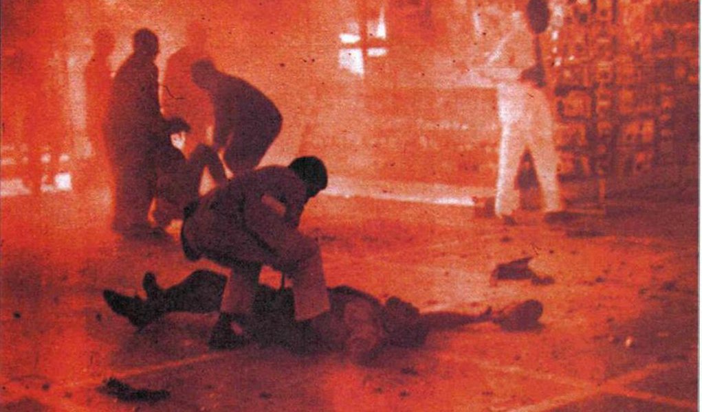Membros da Comissão Estadual da Memória e Verdade Dom Helder Câmara (CEMVDHC) deverão apresentar documentos que refutam a hipótese de que os autores do atentado a bomba no Aeroporto dos Guararapes (PE), em julho de 1966, sejam o professor Edinaldo Miranda e o ex-deputado federal Ricardo Zarattini; também deve ser reconhecida a morte do estudante Odijas Carvalho de Souza em decorrência de torturas sofridas no cárcere; o atentado no Aeroporto dos Guararapes foi um dos atos que deram início a luta armada no Brasil e tinha como alvo principal o general Arthur da Costa e Silva (Foto: Paulo Emílio) www.brasil247.com - Membros da Comissão Estadual da Memória e Verdade Dom Helder Câmara (CEMVDHC) deverão apresentar documentos que refutam a hipótese de que os autores do atentado a bomba no Aeroporto dos Guararapes (PE), em julho de 1966, sejam o professor Edinaldo Miranda e o ex-deputado federal Ricardo Zarattini; também deve ser reconhecida a morte do estudante Odijas Carvalho de Souza em decorrência de torturas sofridas no cárcere; o atentado no Aeroporto dos Guararapes foi um dos atos que deram início a luta armada no Brasil e tinha como alvo principal o general Arthur da Costa e Silva