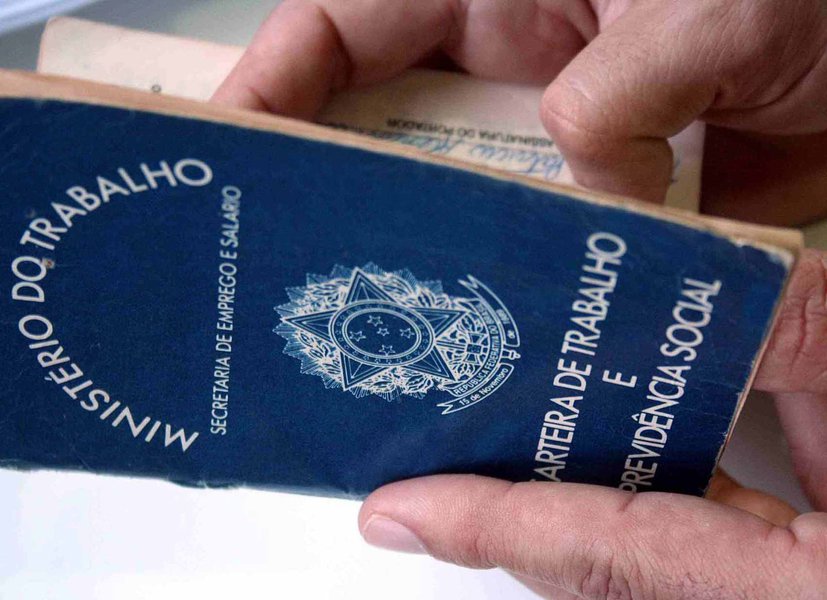 A Bahia tem 182 (43%) das 500 piores cidades do Brasil, conforme levantamento do Índice Firjan de Desenvolvimento Municipal (IFDM); ranking utilizou dados de 2011 fornecidos pelos ministérios da Fazenda, Saúde e Educação, a partir do que é informado por cada prefeitura, e alcança todos os 5.565 municípios brasileiros; no quesito Emprego e Renda, a Bahia apresentou desaquecimento da economia do país, o que refletiu na diminuição de geração de emprego de 50,5% (Foto: Romulo Faro) A Bahia tem 182 (43%) das 500 piores cidades do Brasil, conforme levantamento do Índice Firjan de Desenvolvimento Municipal (IFDM); ranking utilizou dados de 2011 fornecidos pelos ministérios da Fazenda, Saúde e Educação, a partir do que é informado por cada prefeitura, e alcança todos os 5.565 municípios brasileiros; no quesito Emprego e Renda, a Bahia apresentou desaquecimento da economia do país, o que refletiu na diminuição de geração de emprego de 50,5%