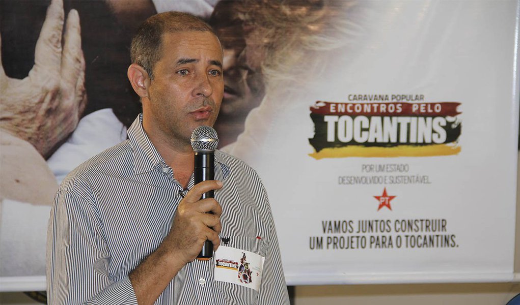 A expectativa é oficializar o nome do ex-prefeito de Porto Nacional Paulo Mourão como candidato do partido no pleito que acontecerá no dia 4 de maio na Assembleia Legislativa; para os petistas, a participação nas eleições indiretas proporciona oportunidade de evidenciar as mudanças que o Tocantins precisa, destacando que o debate com a sociedade é o melhor caminho para formular e executar políticas públicas que de fato possam melhorar a vida das pessoas (Foto: Aquiles Lins) A expectativa é oficializar o nome do ex-prefeito de Porto Nacional Paulo Mourão como candidato do partido no pleito que acontecerá no dia 4 de maio na Assembleia Legislativa; para os petistas, a participação nas eleições indiretas proporciona oportunidade de evidenciar as mudanças que o Tocantins precisa, destacando que o debate com a sociedade é o melhor caminho para formular e executar políticas públicas que de fato possam melhorar a vida das pessoas