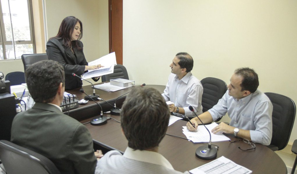 Os juizados especiais Cível da região Central e Cível e Criminal da região Sul de Palmas iniciaram na manhã desta terça-feira, 22, mutirão previsto para ocorrer em todas as unidades até o mês de maio na Capital; ao todo estão previstos para serem julgados 690 processos durante a mobilização; entre os dias 22 e 25 de abril o mutirão acontece nos juizados Cível Central, Cível e Criminal da região Sul da Capital; já entre os dias 5 e 9 de maio a mobilização será realizada nos juizados Cível e Criminal de Taquaralto; e fechando a ação, entre os dias 20 e 30 de maio os esforços estarão concentrados nos juizados Cível e Criminal da região Norte de Palmas (Foto: Aquiles Lins) Os juizados especiais Cível da região Central e Cível e Criminal da região Sul de Palmas iniciaram na manhã desta terça-feira, 22, mutirão previsto para ocorrer em todas as unidades até o mês de maio na Capital; ao todo estão previstos para serem julgados 690 processos durante a mobilização; entre os dias 22 e 25 de abril o mutirão acontece nos juizados Cível Central, Cível e Criminal da região Sul da Capital; já entre os dias 5 e 9 de maio a mobilização será realizada nos juizados Cível e Criminal de Taquaralto; e fechando a ação, entre os dias 20 e 30 de maio os esforços estarão concentrados nos juizados Cível e Criminal da região Norte de Palmas