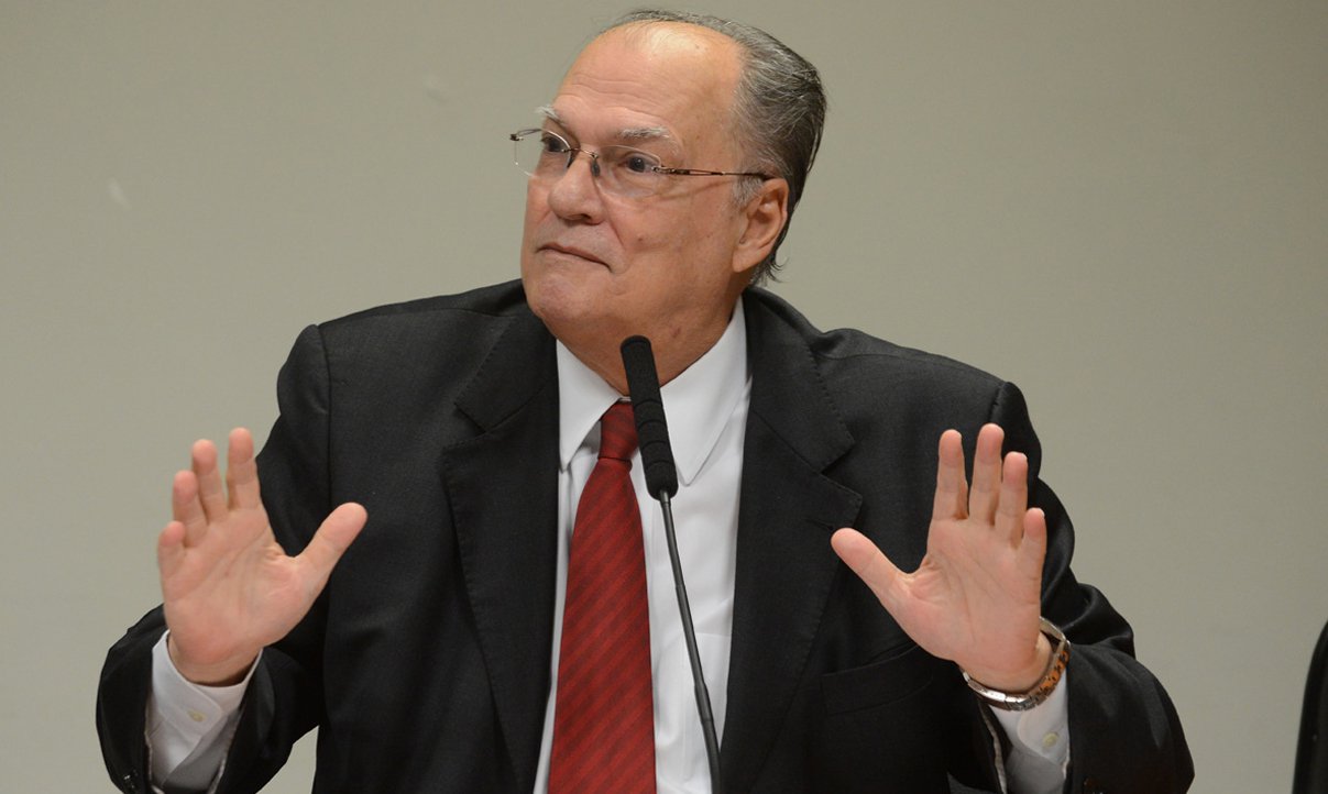 Partido de Roberto Freire ajuizou Ação Direta de Inconstitucionalidade por Omissão (ADO 26) na qual pede que o STF declare omissão do Congresso Nacional por não ter votado projeto de lei que criminaliza atos de homofobia; segundo o PPS, ação foi proposta a fim de que seja imposto ao Poder Legislativo o dever de elaborar legislação criminal que puna homofobia e transfobia; "O legislador não aprova, mas também não rejeita, deixando este e todos os outros temas relativos à população LGBT em um verdadeiro limbo deliberativo" (Foto: Romulo Faro) Partido de Roberto Freire ajuizou Ação Direta de Inconstitucionalidade por Omissão (ADO 26) na qual pede que o STF declare omissão do Congresso Nacional por não ter votado projeto de lei que criminaliza atos de homofobia; segundo o PPS, ação foi proposta a fim de que seja imposto ao Poder Legislativo o dever de elaborar legislação criminal que puna homofobia e transfobia; "O legislador não aprova, mas também não rejeita, deixando este e todos os outros temas relativos à população LGBT em um verdadeiro limbo deliberativo"