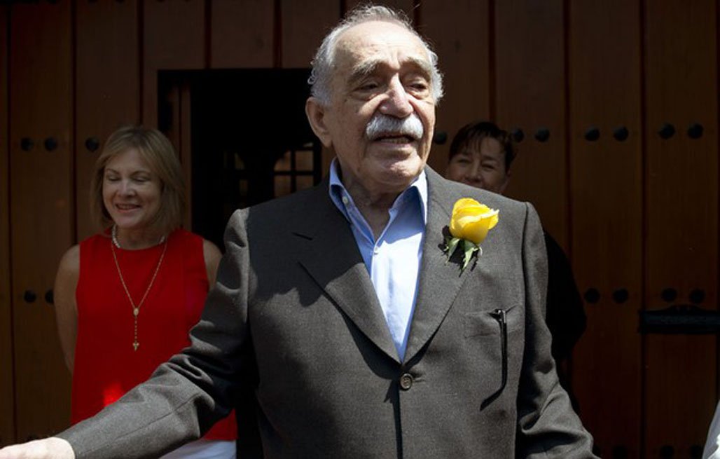 Anúncio foi feito por porta-voz diante da casa da família, na Cidade do México; irmã Aída García Márquez, porém, ainda tem esperanças de que Gabo seja sepultado em sua cidade natal, Aracataca, na Colômbia - a Macondo de Cem Anos de Solidão; legado para o imaginário coletivo ficará para sempre; aos 87 anos, Gabriel Garcia Márquez morreu em casa, na quinta-feira 17, após infecção pulmonar (Foto: Marco Damiani) Anúncio foi feito por porta-voz diante da casa da família, na Cidade do México; irmã Aída García Márquez, porém, ainda tem esperanças de que Gabo seja sepultado em sua cidade natal, Aracataca, na Colômbia - a Macondo de Cem Anos de Solidão; legado para o imaginário coletivo ficará para sempre; aos 87 anos, Gabriel Garcia Márquez morreu em casa, na quinta-feira 17, após infecção pulmonar