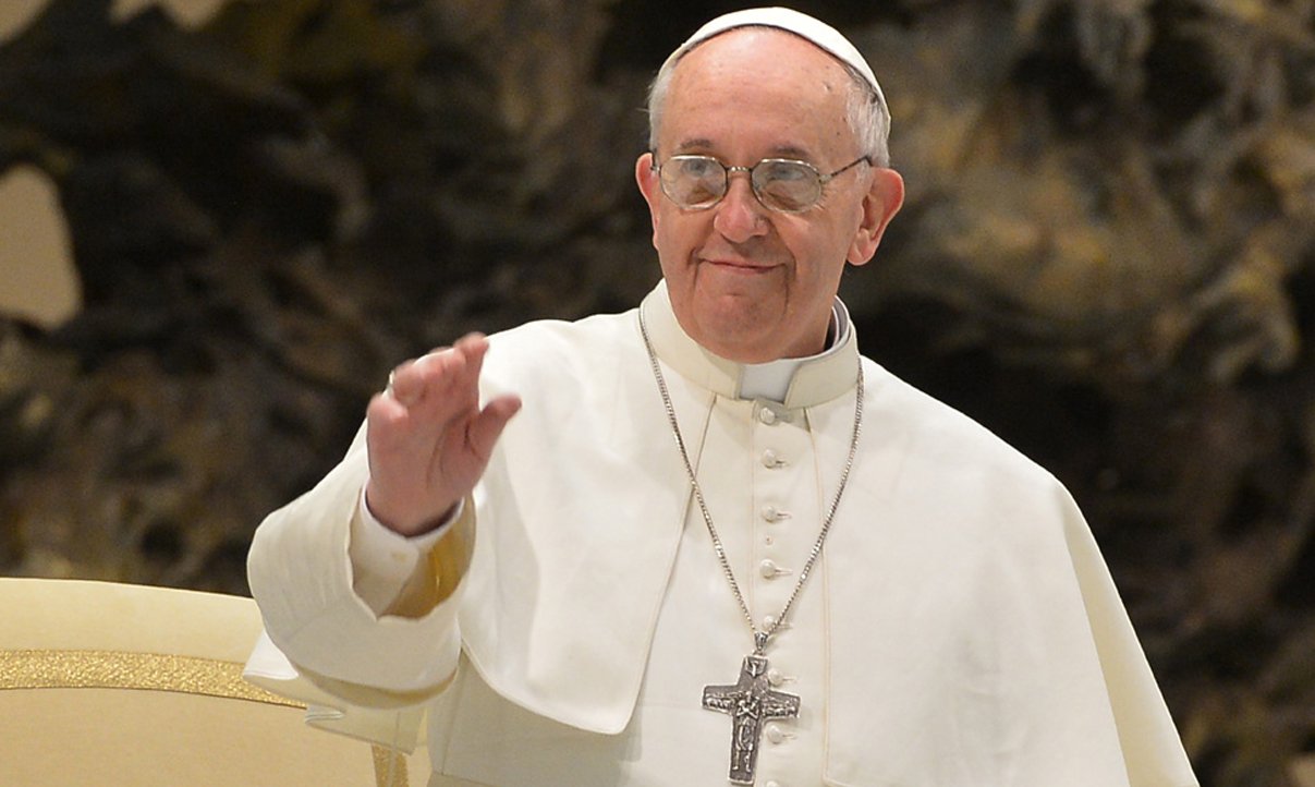 O papa Francisco manifestou hoje (1º) preocupação com as crises na Ucrânia e na República Centro-Africana; "Com o coração entristecido, rezo pelas vítimas das tensões que ainda continuam a existir em algumas regiões da Ucrânia, bem como na República Centro-Africana", disse Francisco, após a oração dominical Regina Coeli (Rainha do Céu) (Foto: Romulo Faro) O papa Francisco manifestou hoje (1º) preocupação com as crises na Ucrânia e na República Centro-Africana; "Com o coração entristecido, rezo pelas vítimas das tensões que ainda continuam a existir em algumas regiões da Ucrânia, bem como na República Centro-Africana", disse Francisco, após a oração dominical Regina Coeli (Rainha do Céu)