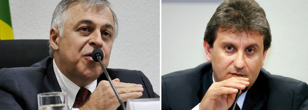 Polícia Federal cumpre nesta sexta-feira 11 mandados de busca e apreensão e um mandado de condução coercitiva em continuidade à Operação Lava Jato, deflagrada no dia 17 de março deste ano; objetivo é recolher documentos de 12 empresas vinculadas a Paulo Roberto Costa, ex-diretor da Petrobras, considerado suspeito de receber propina do doleiro Alberto Youssef para facilitar negócios na estatal (Foto: Gisele Federicce) Polícia Federal cumpre nesta sexta-feira 11 mandados de busca e apreensão e um mandado de condução coercitiva em continuidade à Operação Lava Jato, deflagrada no dia 17 de março deste ano; objetivo é recolher documentos de 12 empresas vinculadas a Paulo Roberto Costa, ex-diretor da Petrobras, considerado suspeito de receber propina do doleiro Alberto Youssef para facilitar negócios na estatal