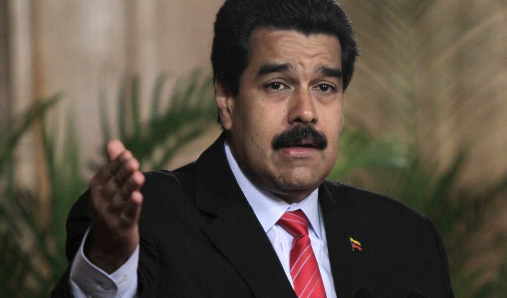 "Os grandes meios de comunicação montaram uma campanha contra o Mundial (...) como aconteceu com o anterior na África do Sul", disse o presidente venezuelano, Nicolas Maduro; ele afirmou torcer para que a taça de campeão fique na América Latina e pediu que venezuelanos assistam o evento: "Desejamos ao Brasil, ao povo do Brasil, à presidente Dilma Rousseff toda a sorte para este Mundial de Futebol. É um orgulho para os sul-americanos que este Mundial aconteça em território sul-americano" (Foto: Roberta Namour) "Os grandes meios de comunicação montaram uma campanha contra o Mundial (...) como aconteceu com o anterior na África do Sul", disse o presidente venezuelano, Nicolas Maduro; ele afirmou torcer para que a taça de campeão fique na América Latina e pediu que venezuelanos assistam o evento: "Desejamos ao Brasil, ao povo do Brasil, à presidente Dilma Rousseff toda a sorte para este Mundial de Futebol. É um orgulho para os sul-americanos que este Mundial aconteça em território sul-americano"