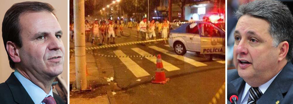 Prefeito do Rio avalia que a festa de Ano Novo em Copacabana deu orgulho e classificou o tiroteio que deixou 12 pessoas baleadas como "um ponto fora da curva"; "Acho que foi muito positivo. Você teve um fato isolado que é a história daquele alucinado que roubou a arma de um policial que acabou sendo um ponto fora da curva. Mas foi um tremendo sucesso", declarou Eduardo Paes (PMDB); o deputado e candidato ao governo do Rio Anthony Garotinho discorda: "o Réveillon do Rio teve tiroteio, pânico, corre-corre e 12 pessoas baleadas. Teve ainda arrastões nas areias de Copacabana, assaltos, roubos e furtos. O número de banheiros químicos não era suficiente" (Foto: Gisele Federicce) Prefeito do Rio avalia que a festa de Ano Novo em Copacabana deu orgulho e classificou o tiroteio que deixou 12 pessoas baleadas como "um ponto fora da curva"; "Acho que foi muito positivo. Você teve um fato isolado que é a história daquele alucinado que roubou a arma de um policial que acabou sendo um ponto fora da curva. Mas foi um tremendo sucesso", declarou Eduardo Paes (PMDB); o deputado e candidato ao governo do Rio Anthony Garotinho discorda: "o Réveillon do Rio teve tiroteio, pânico, corre-corre e 12 pessoas baleadas. Teve ainda arrastões nas areias de Copacabana, assaltos, roubos e furtos. O número de banheiros químicos não era suficiente"